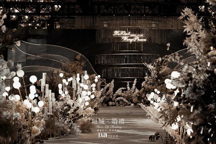 香槟色主题婚礼大屏幕视频,小饭店香槟色婚礼布置简约