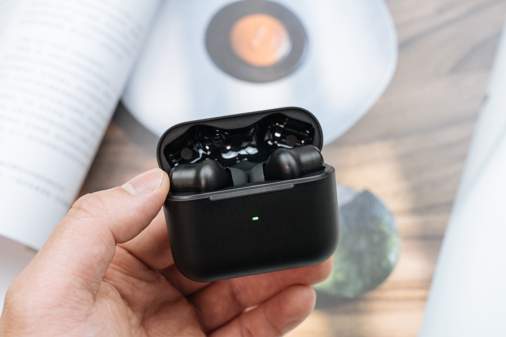 雷蛇战锤狂鲨和airpods,雷蛇战锤狂鲨真无线2代和airpods