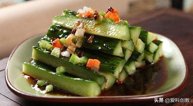 话题：切黄瓜前喷酒精，是科学还是张精！为保护孩子必须讨论清