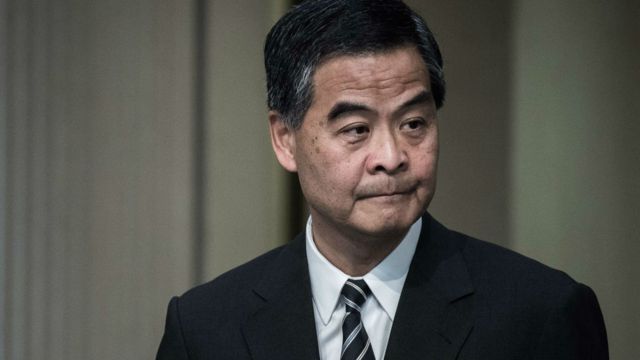 从梁振英“通关”贴文看治港思维，“通关”是下任特首第一道考题