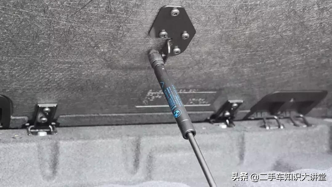 同样的价位买宝马5系还是奔驰e,最新款宝马5系值得买吗