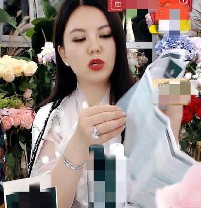 现在明星缺钱了直播带货了吗,明星直播间带货亏本