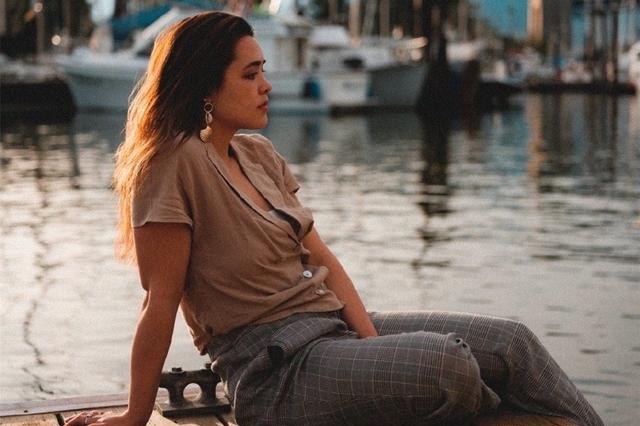 钟丽缇年轻身材图片,51岁钟丽缇晒海边泳装