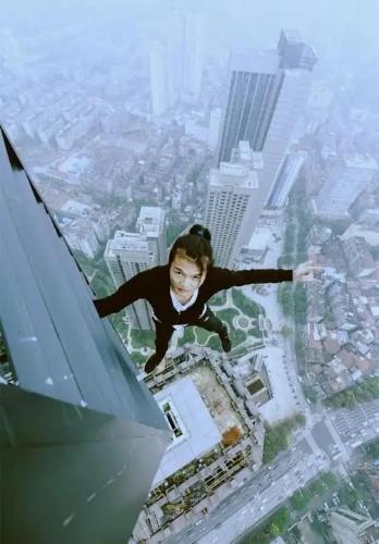 要红还是要命？吃播插入40厘米长管催吐，多人因暴饮暴食猝死