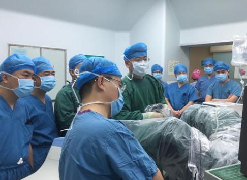 切除子宫和正常女性的区别,女人切除了子宫和卵巢会老得快吗