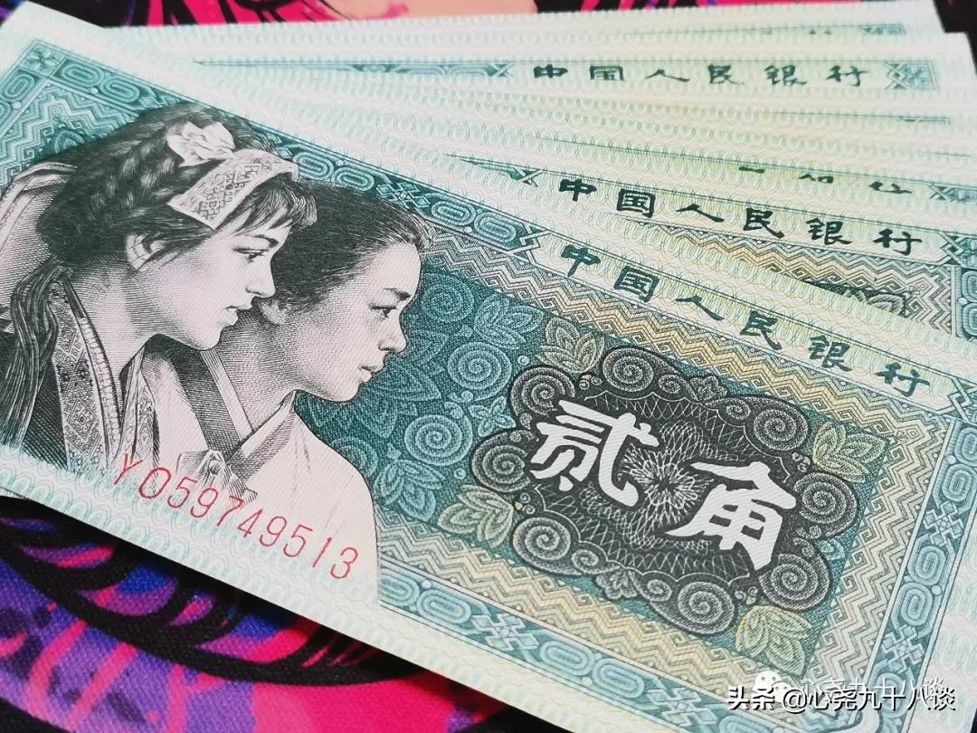 晚风还新,时光未老,每一枚硬币都是来过的见证,致敬逝去的岁月