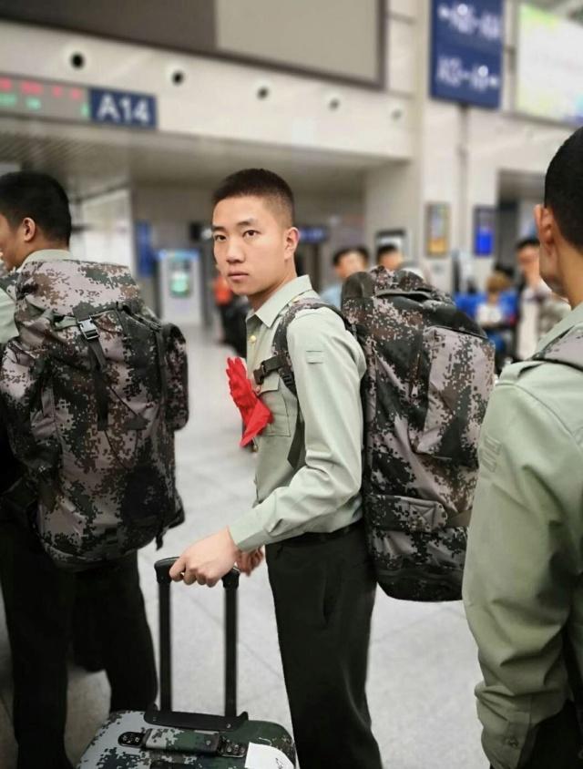 大学生当兵是一种什么样的体验？复旦大学学子这样回答：不后悔！