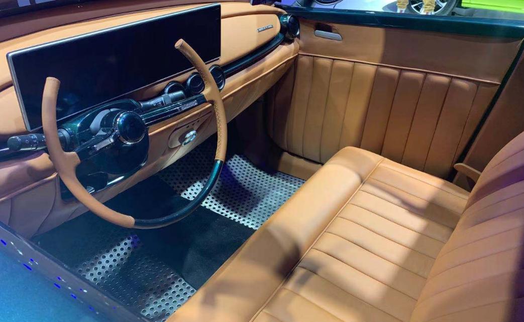 無限版飞度、好猫“如虎”，广州车展新车展台上的改装车也精彩