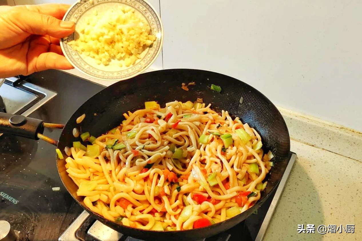 教你做好吃的炒面，方法简单，只要把握这一步，面Q弹味道鲜美