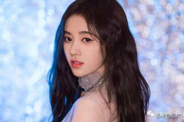 鞠婧祎18岁到40岁的颜值变化,鞠婧祎高中成绩好吗