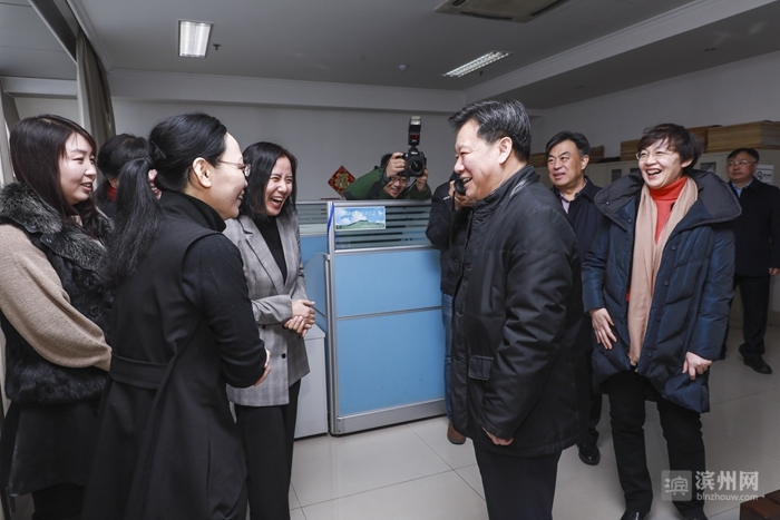 2018时光已走滨州日报90后小美摄影记者定格了您的最美