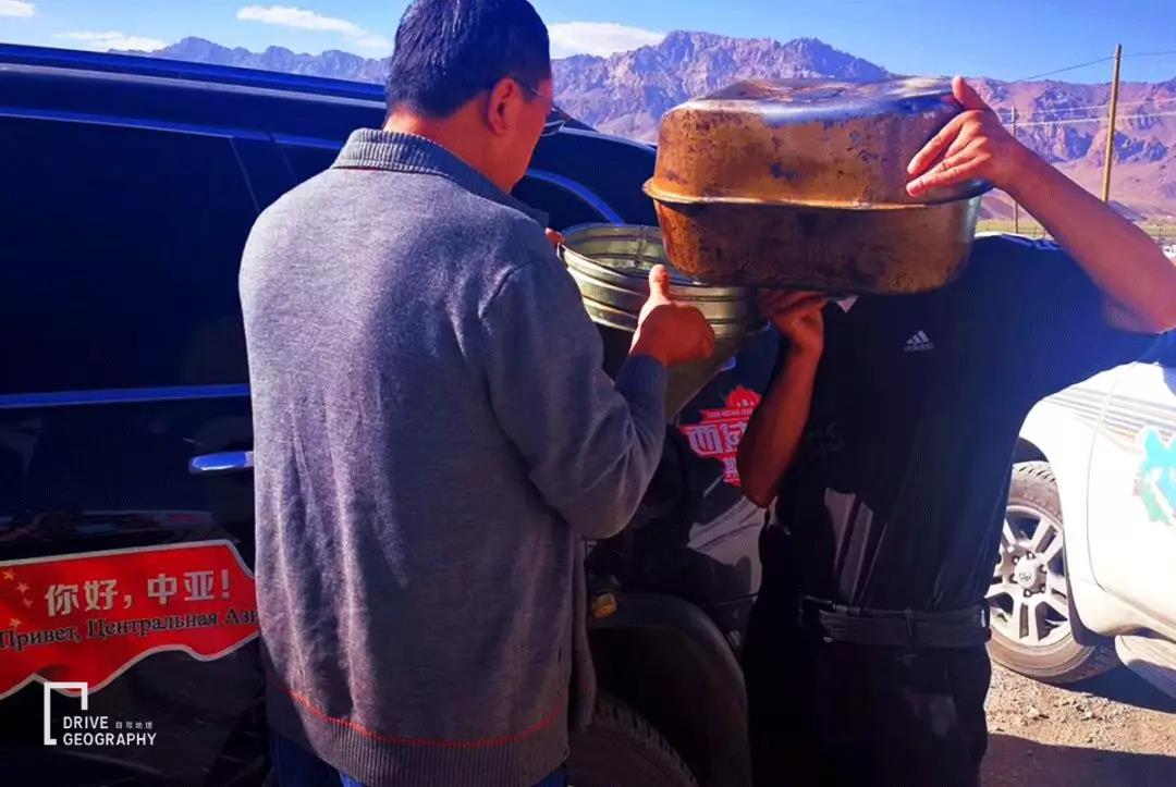 中国牌照车在国外自驾游,开中国牌照车去外国