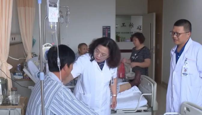 误食异物卡在喉咙真实案件,男子误吞6公分鱼刺肠道被戳