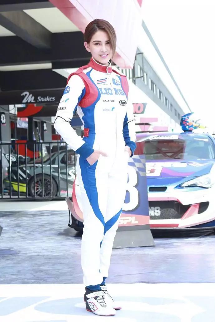 周杰伦因舞台故障受伤主办方,周杰伦出演出事故