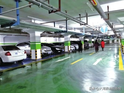 开发商扣押房产证和契税发票,开发商让业主交车位费合法吗