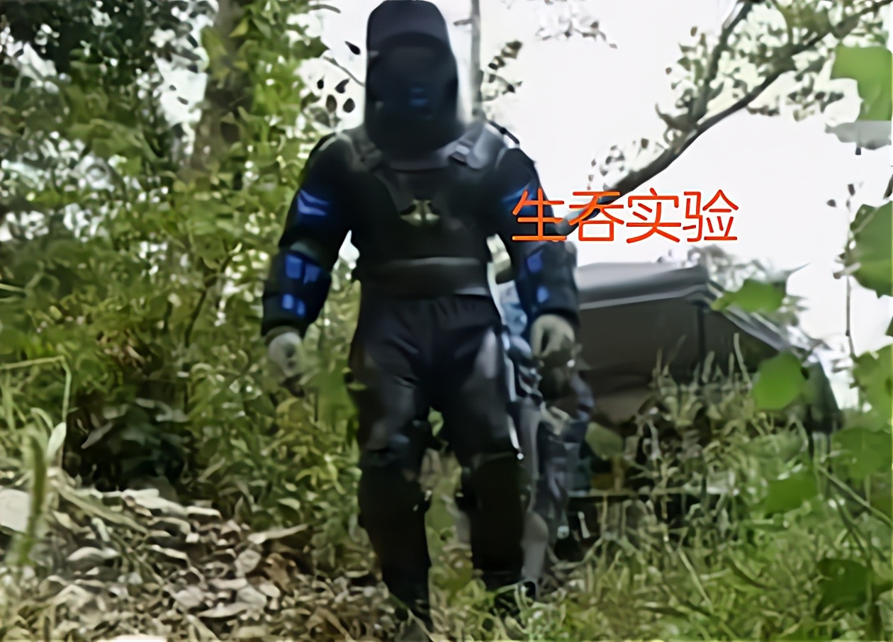 假如被蟒蛇吞下人类能剖腹自救吗,被蟒蛇生吞用刀能自救吗