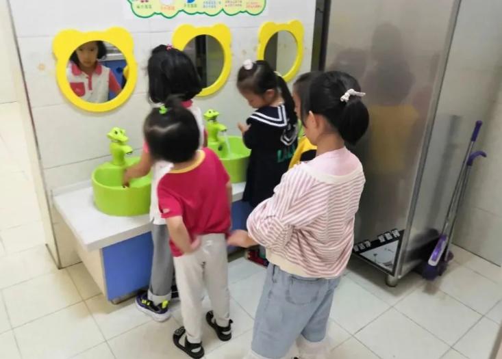 为什么小孩不在幼儿园大便,小孩子为什么不在幼儿园大便