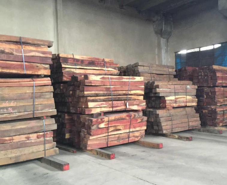 红木家具贵还是花梨木贵,真正的红木家具贵吗