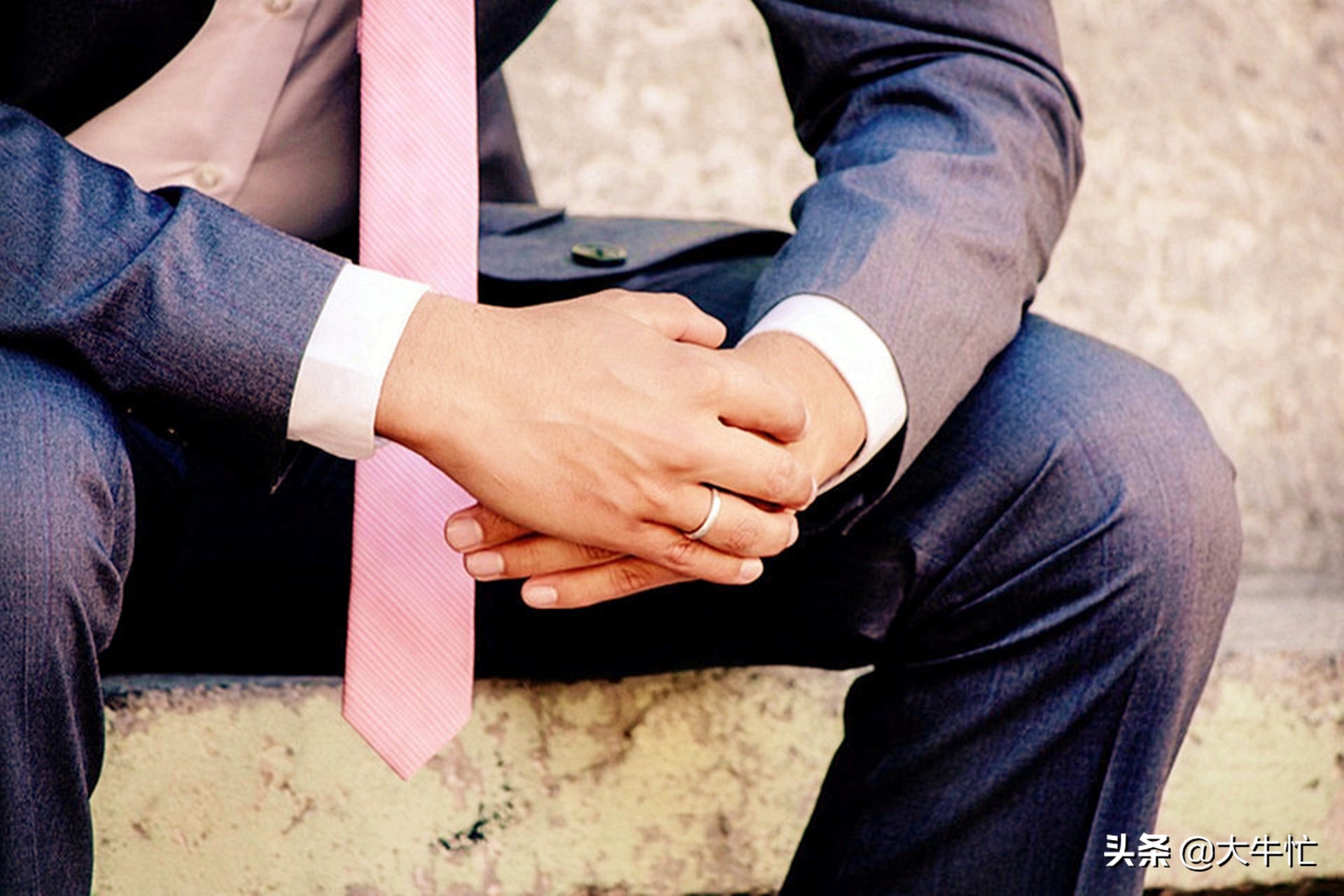 借钱给朋友长期没还如何跟他要,借钱给朋友一直拖着不还