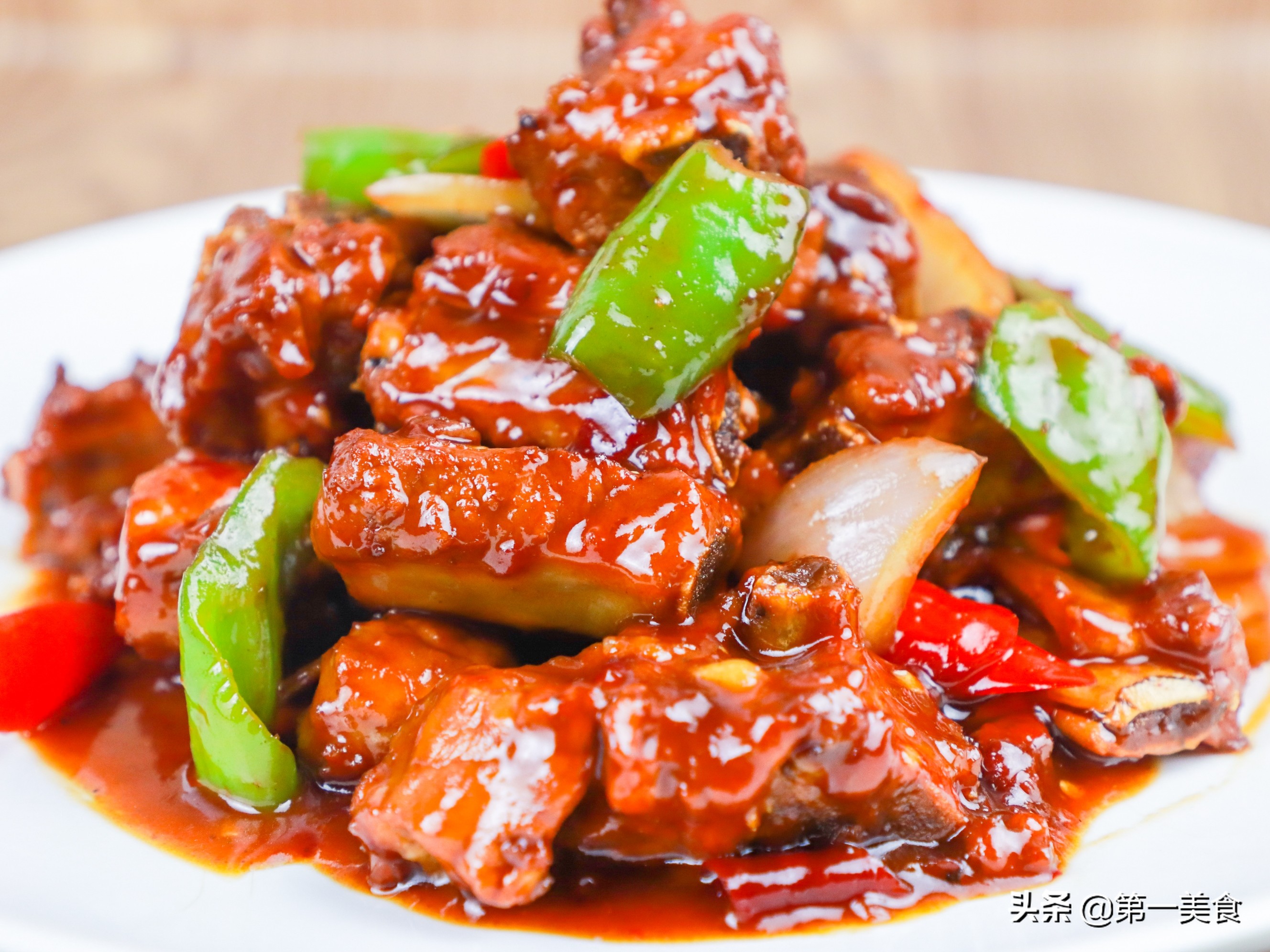 排骨直接焯水,难怪又腥又柴!记住3步,软烂可口,香到骨头里