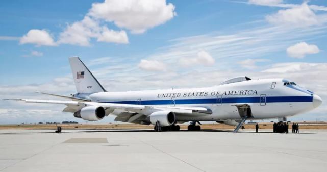 美军轰炸机逼近东海防空识别区,美军战略轰炸机实战