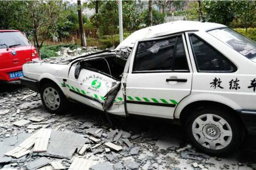 被撞坏东西怎么索赔,冰雹砸坏车保险公司赔吗