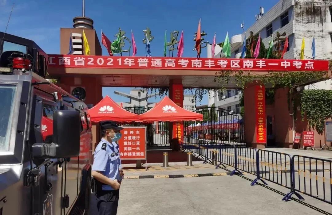 护航高考我们都是答卷人,护航高考第一天在追梦的路上