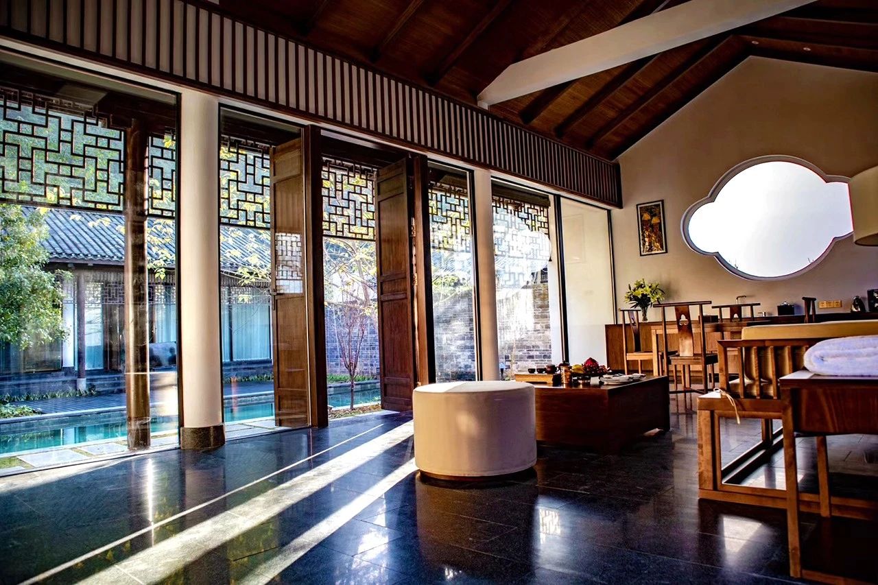 闃虫湐棣欐鍗庤嫻搴﹀亣閰掑簵,棣欐鍗庤嫻閰掑簵闃虫湐