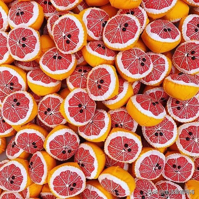 她开了间超市，卖的东西却全是假的，9000件商品，竟被一抢而空