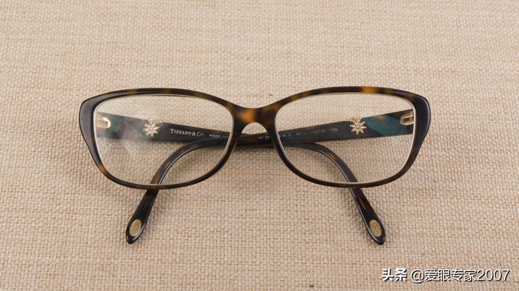 眼镜坏了没有胶带和胶水怎么补救,眼镜坏了去维修要钱吗