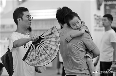 烈日灼心注意防暑降温,炎炎烈日注意防暑