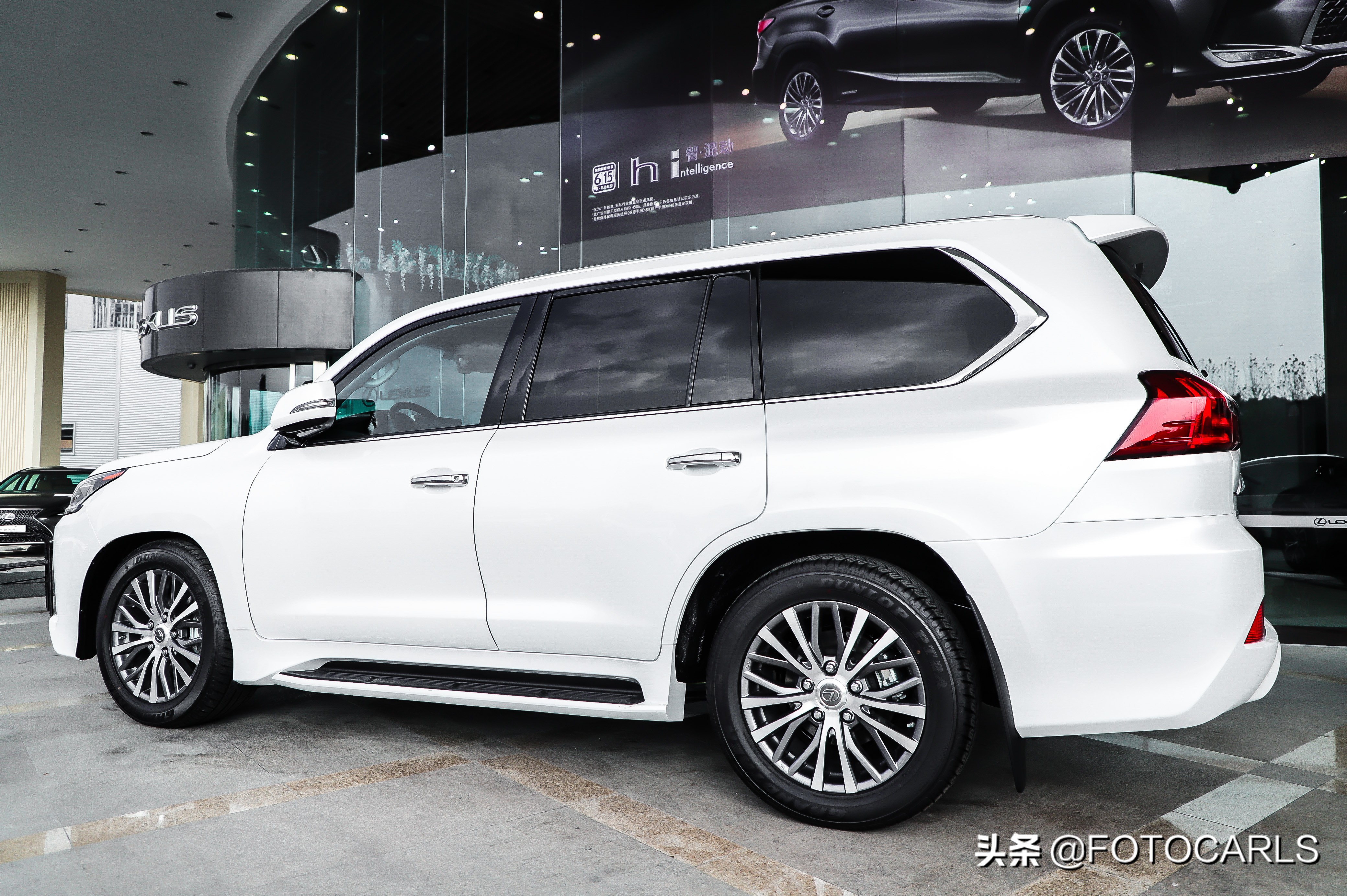 雷克萨斯lx570和g63,雷克萨斯lx5702021款对比奔驰g63