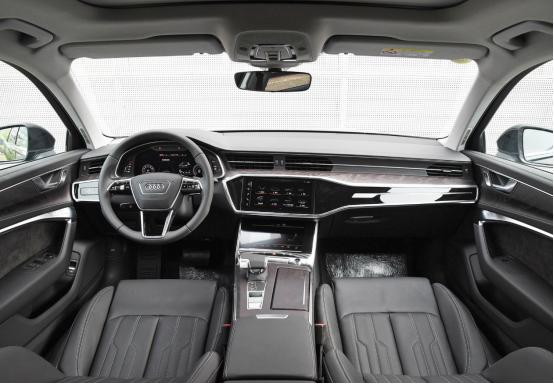 奥迪A6L，搭配3.0T动力，百公里加速仅需6.6秒，油耗9.6L，颜值高