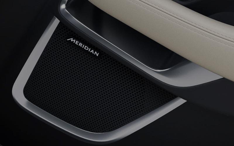 新款捷豹e-pace街拍,全新捷豹e-pace英国赛车绿