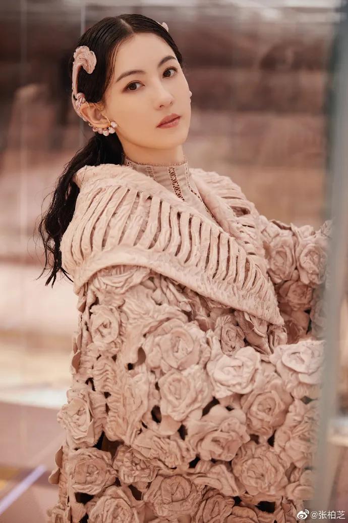 全民追捧的“美丽废物”，今天我必须骂