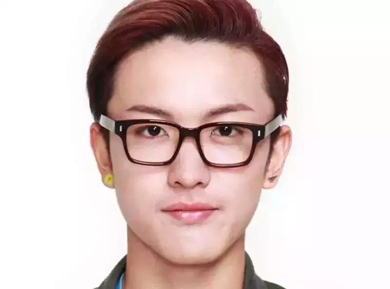 透明镜框适合脸黑,皮肤暗沉如何挑选镜框