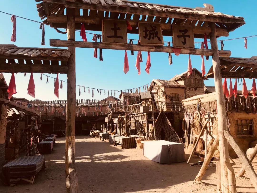 甘肃敦煌什么地方有沙金,敦煌莫高窟在甘肃的什么地方