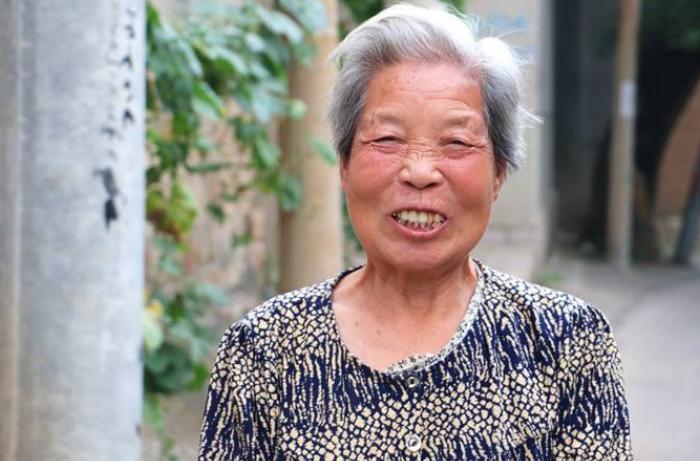 坟头塌子孙稀什么意思,坟头塌消子孙稀是啥意思