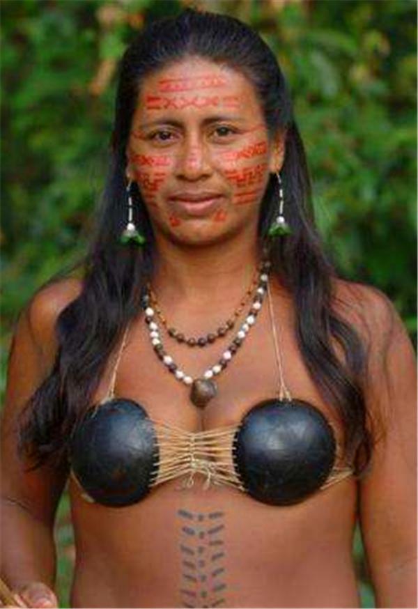 73年前，比基尼诞生，穿它的女孩却被警察带走了