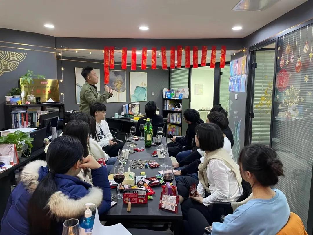 联·阵营丨青岛媒体用一个版的篇幅,报道联友崔新冬的创业故事