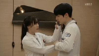 萧亚轩谈25岁以上的男人,萧亚轩再谈小鲜肉男友