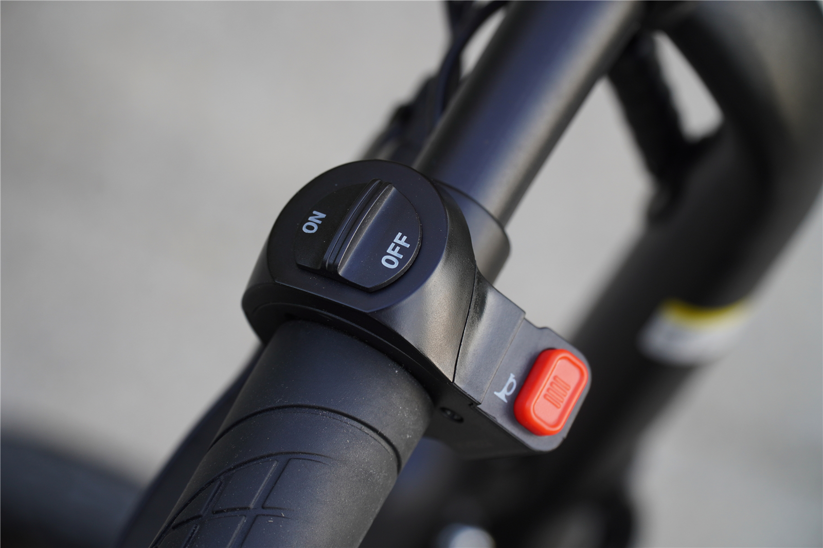 窃格瓦拉的天敌！智能出行更安全，大鱼电动车走进我的生活