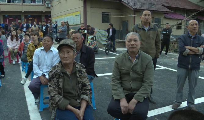 这板眼也太长了！南充嘉陵的西兴又创新了这个动作来做群众工作…