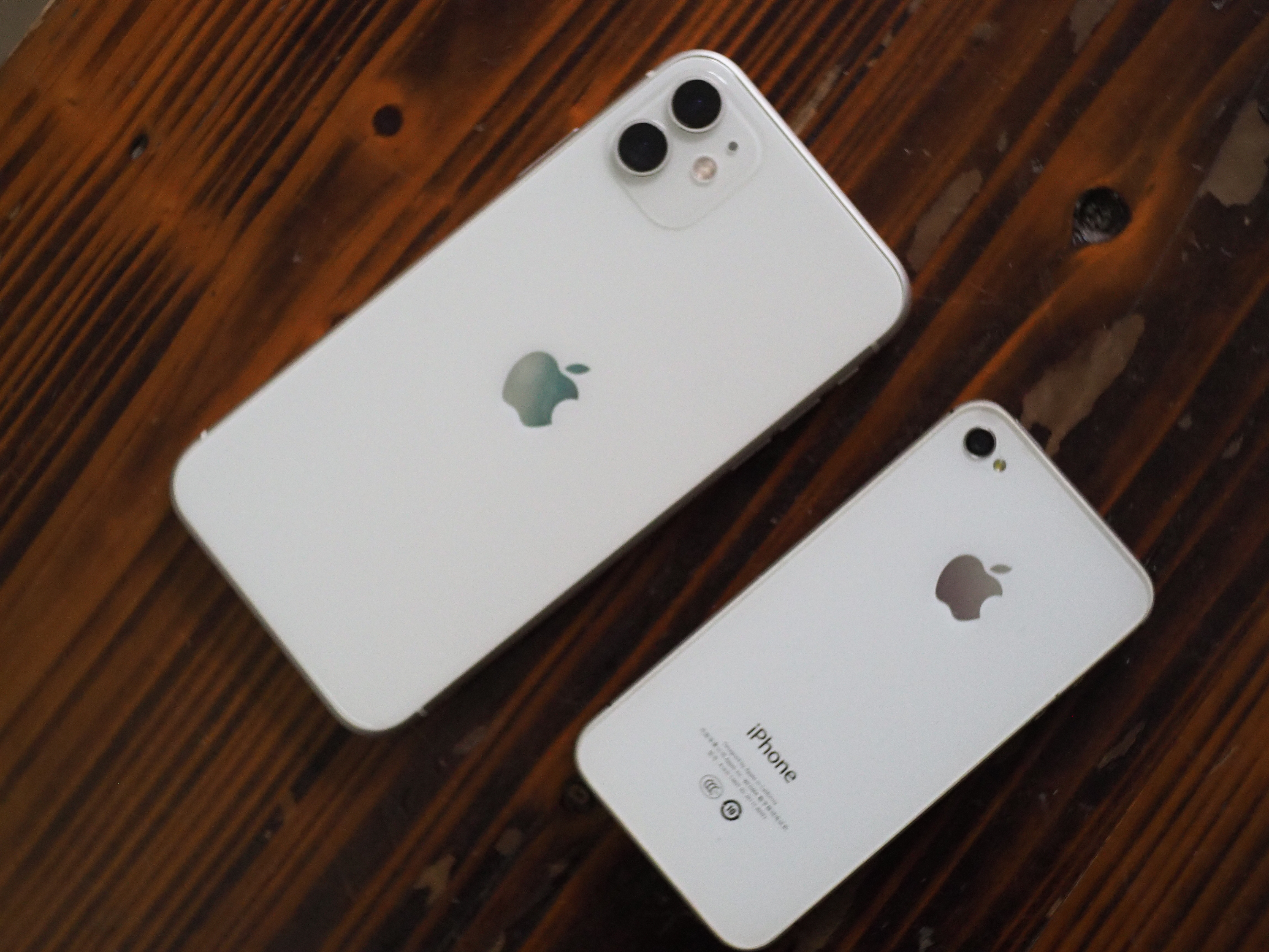 十年前的iphone4s能玩什么,当年的机皇iphone4s