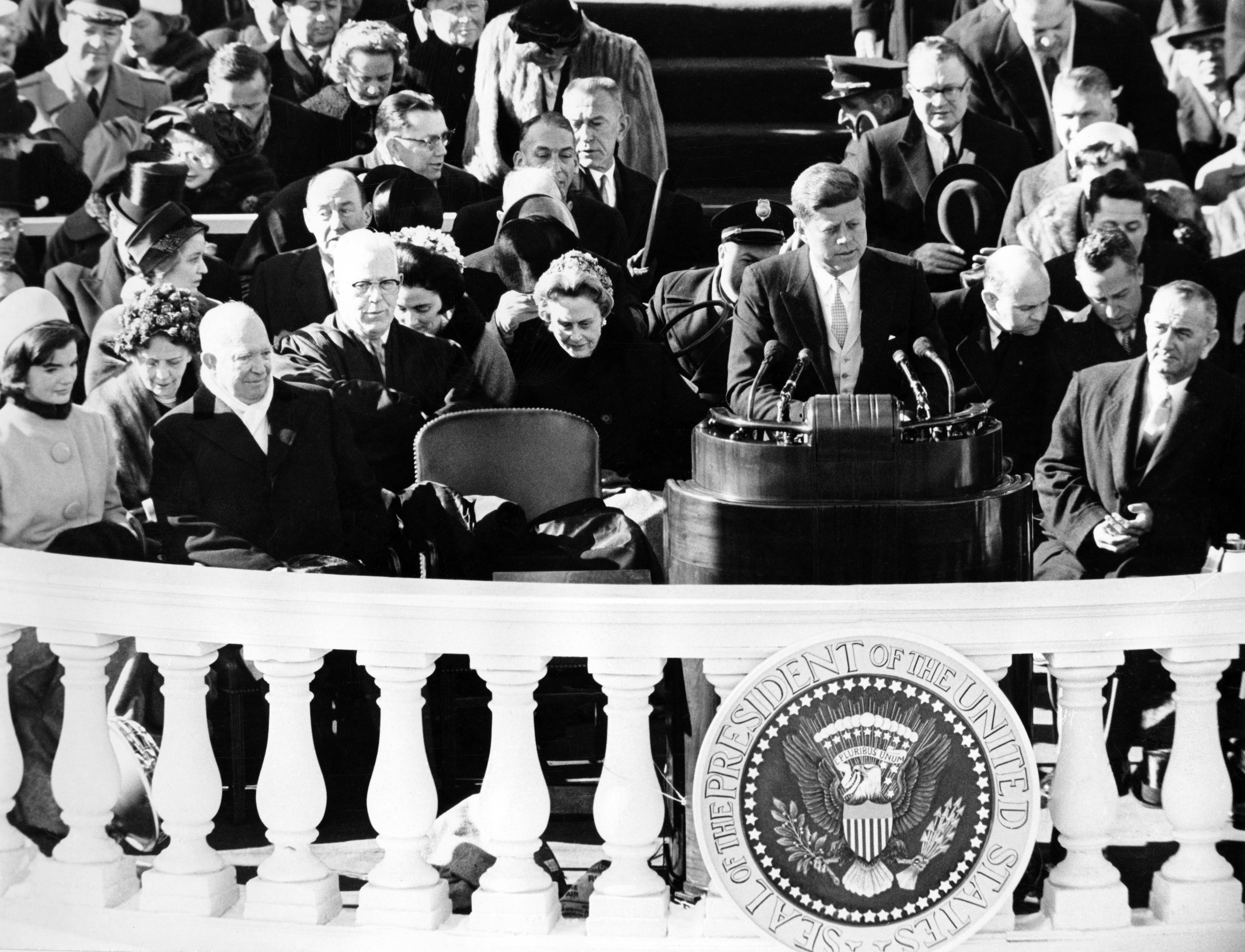 美国当年阿波罗登月到底是真是假,美国阿波罗登月如何再入地球