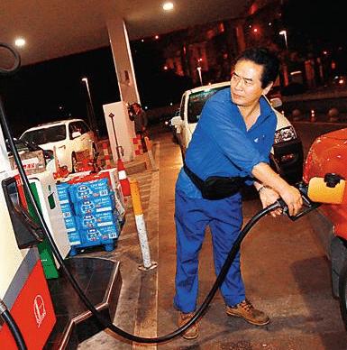 为什么加油员工资不到2500元,加油员2500工资为什么有人干