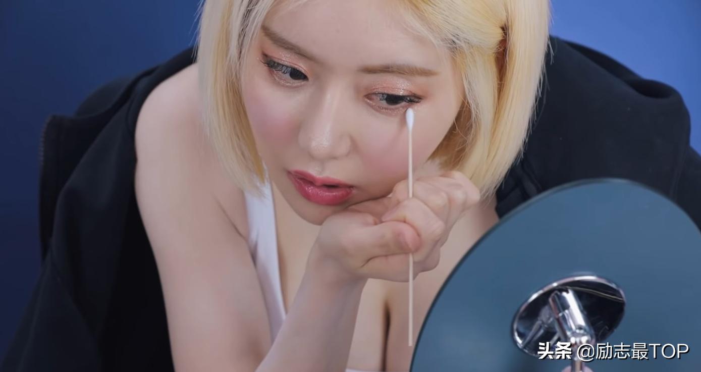 韩国DJSoda皮肤白到发光只是假象,胸和腋下都搽满美白防晒