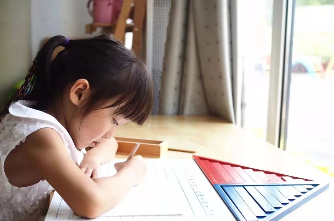 孩子内向和家长有原因吗,孩子内向性格是如何养成的