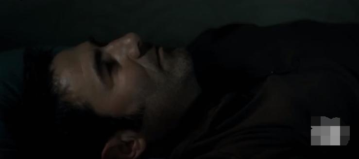 男孩背后长了一只翅膀,男孩身上长了一对翅膀是什么电影