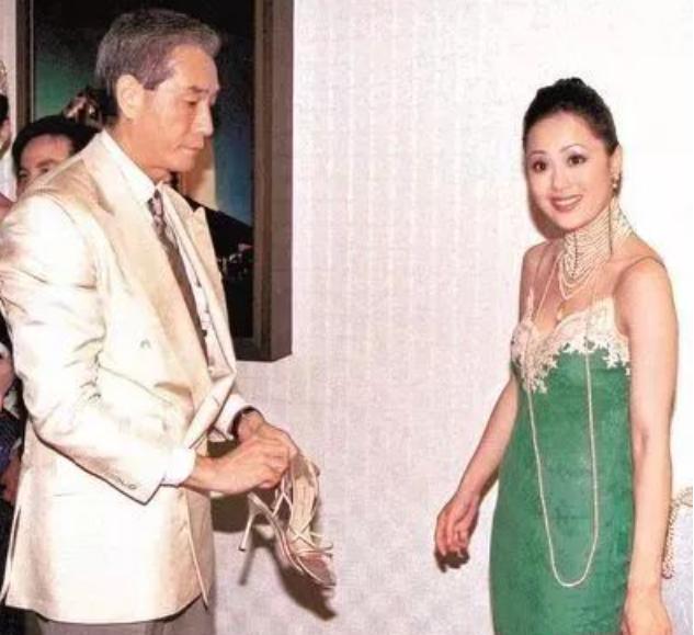 败家港星章小蕙的坎坷人生,58岁章小蕙依然贵气十足